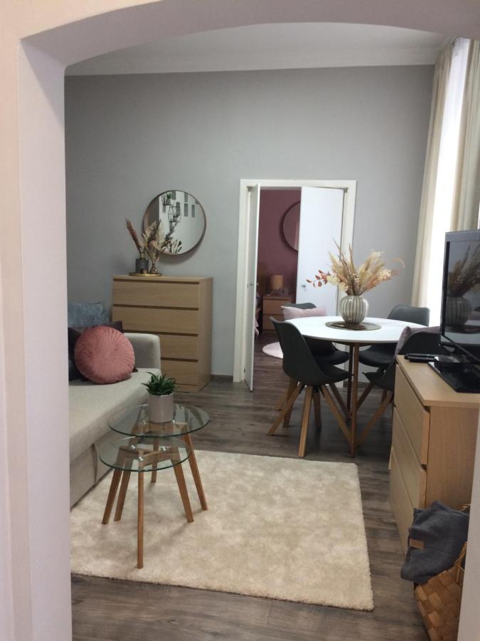 Appartement Magnolia Apartman à Sopron Extérieur photo